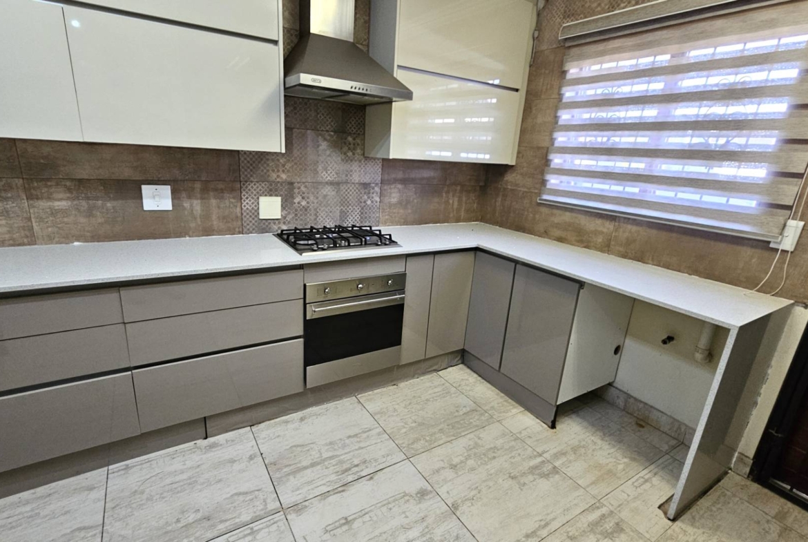 4 Bedroom Family Home With Pool In Melodie Hartbeespoort