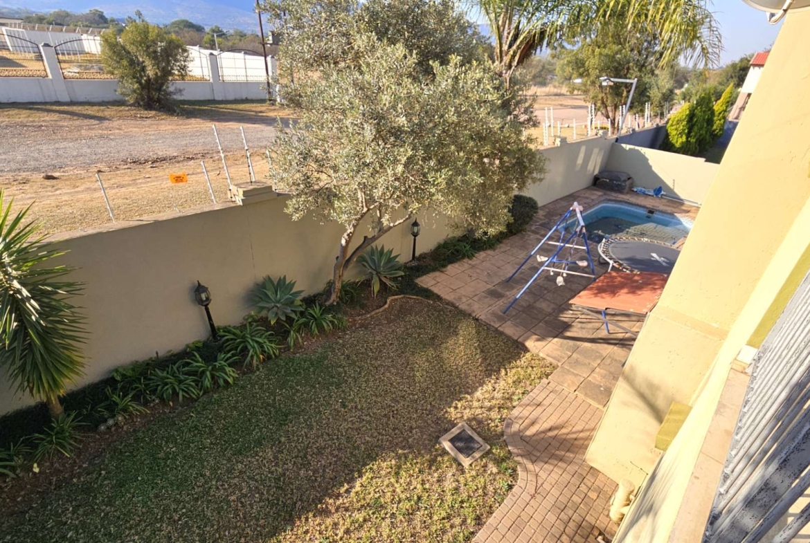 4 Bedroom Family Home With Pool In Melodie Hartbeespoort