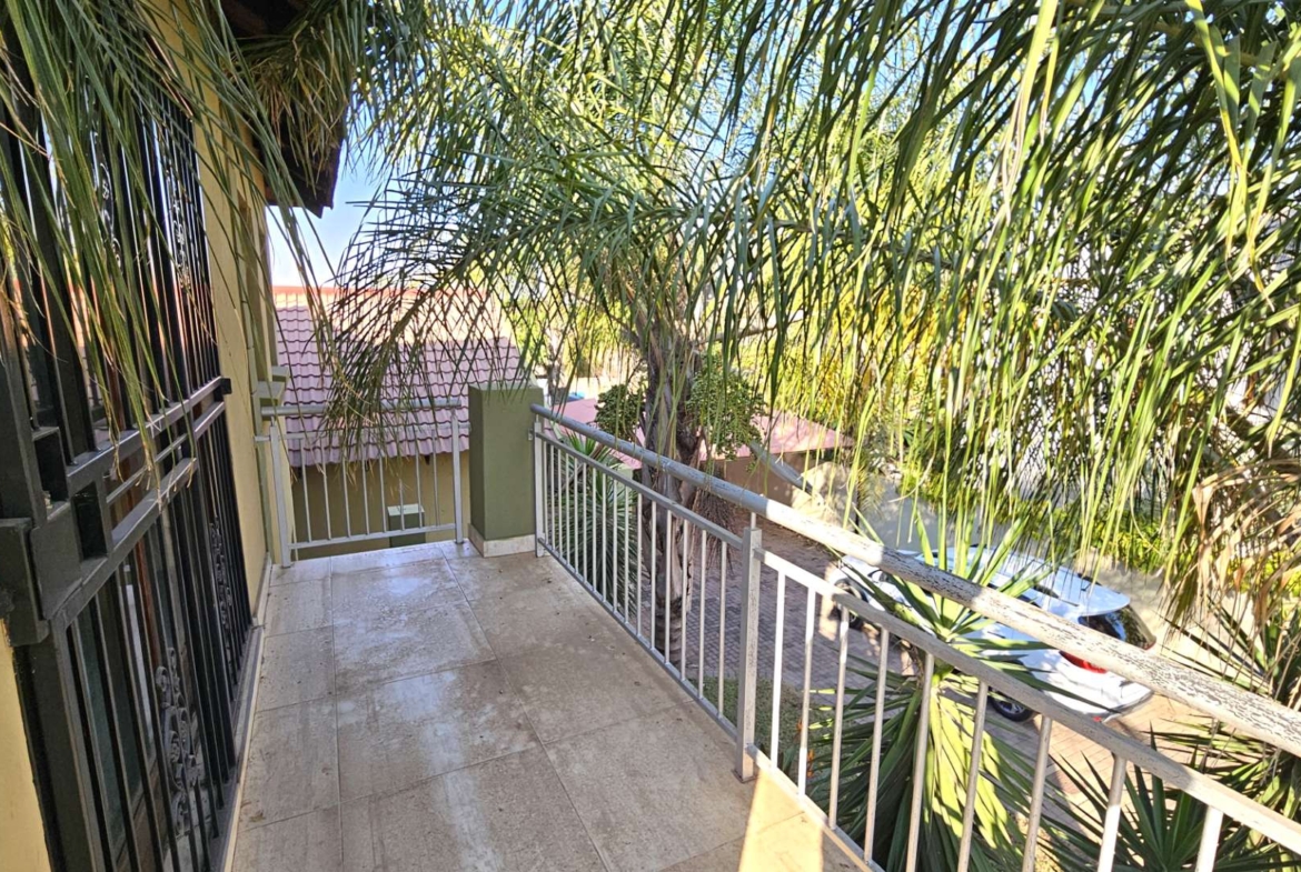 4 Bedroom Family Home With Pool In Melodie Hartbeespoort