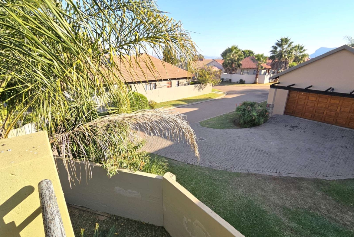 4 Bedroom Family Home With Pool In Melodie Hartbeespoort