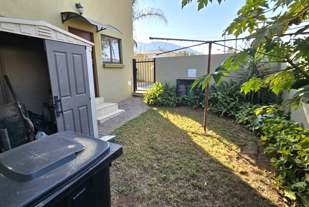 4 Bedroom Family Home With Pool In Melodie Hartbeespoort