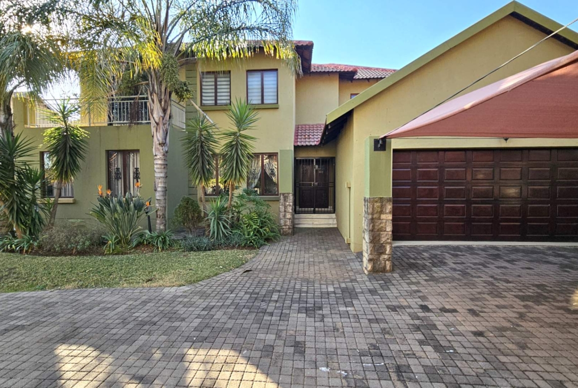 4 Bedroom Family Home With Pool In Melodie Hartbeespoort