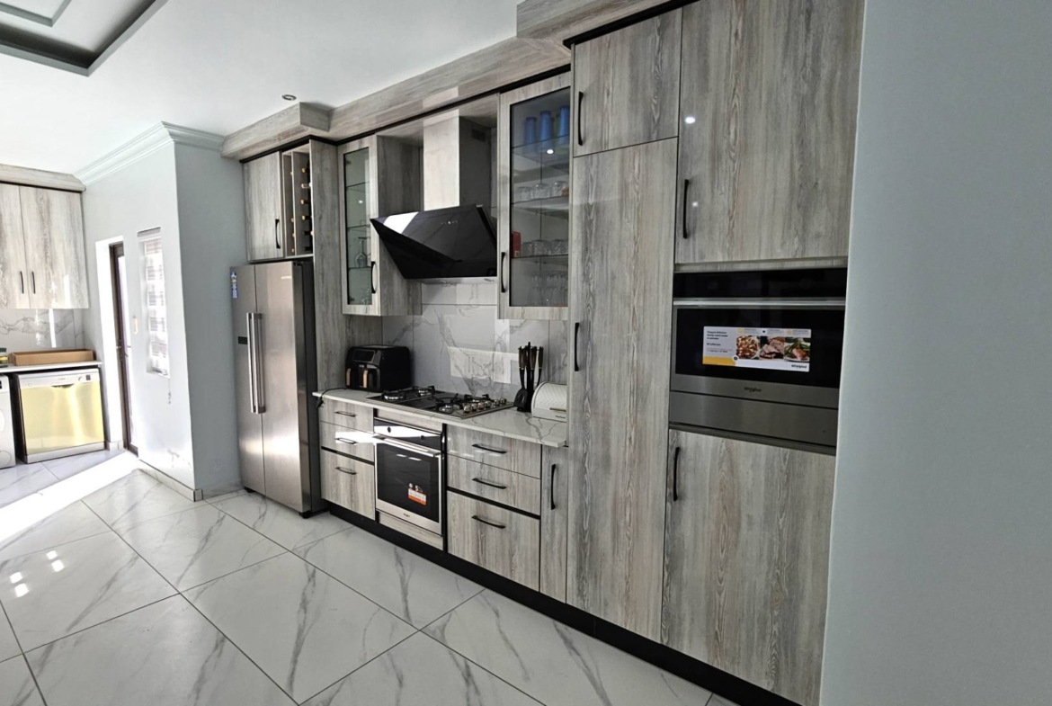 3 Bedroom Luxury Family Home In Estate d Afrique