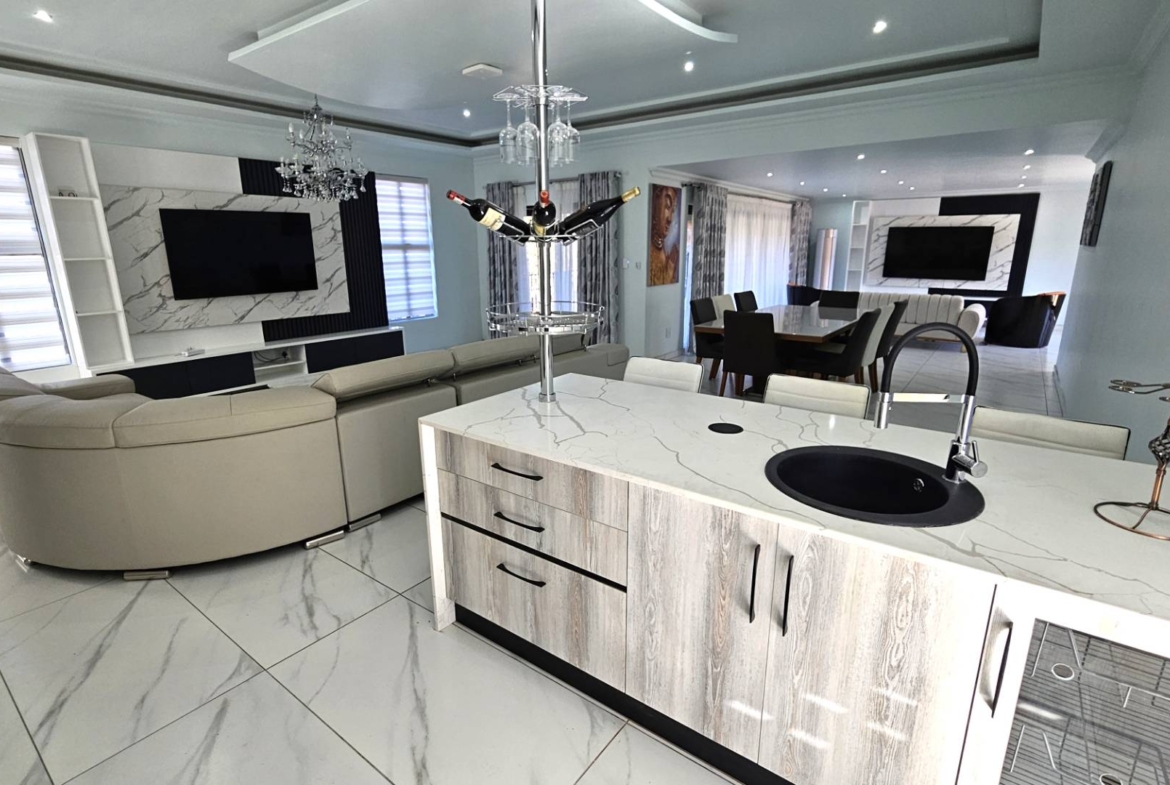 3 Bedroom Luxury Family Home In Estate d Afrique