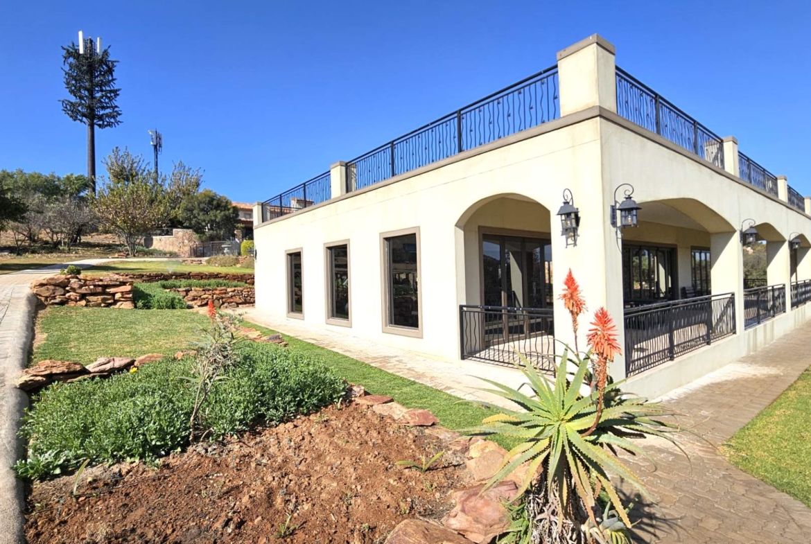 3 Bedroom Luxury Family Home In Estate d Afrique