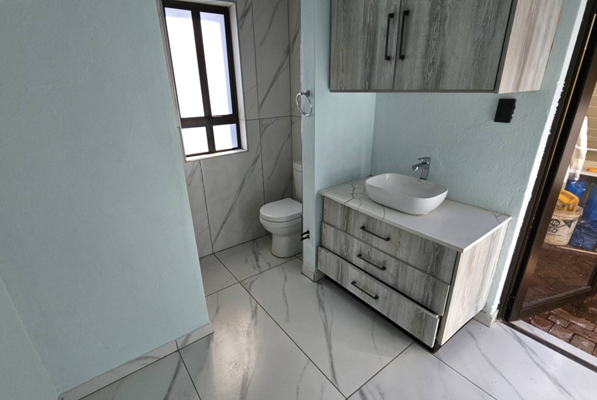 3 Bedroom Luxury Family Home In Estate d Afrique