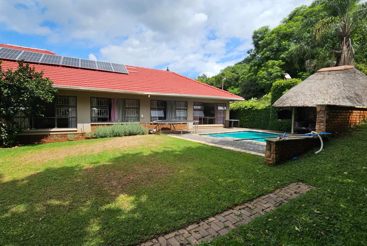 Spacious 5 Bedroom Family Home in Schoemansville Hartbeespoort