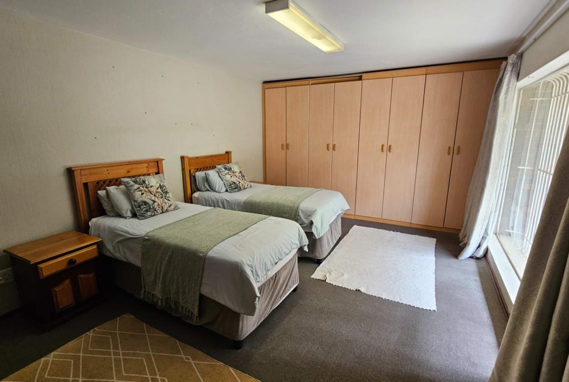 Spacious 5 Bedroom Family Home in Schoemansville Hartbeespoort