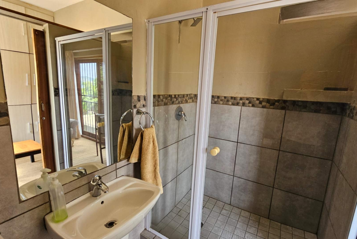 Spacious 5 Bedroom Family Home in Schoemansville Hartbeespoort