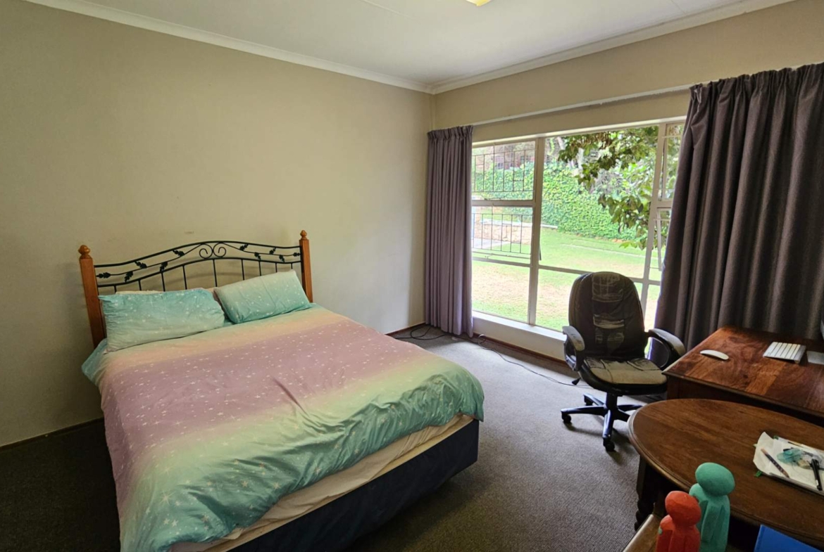 Spacious 5 Bedroom Family Home in Schoemansville Hartbeespoort