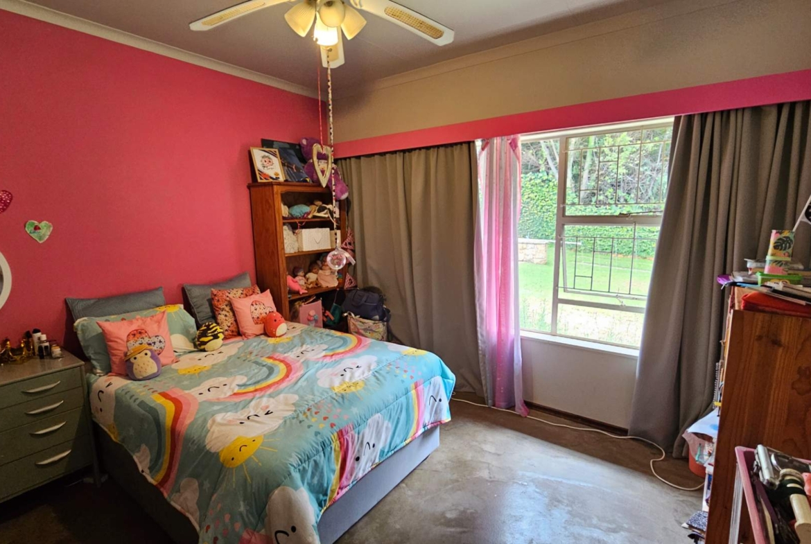 Spacious 5 Bedroom Family Home in Schoemansville Hartbeespoort