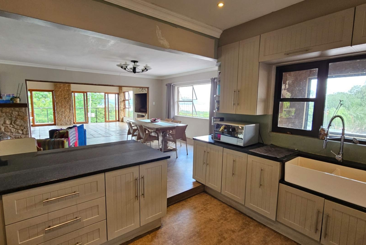 Spacious 5 Bedroom Family Home in Schoemansville Hartbeespoort
