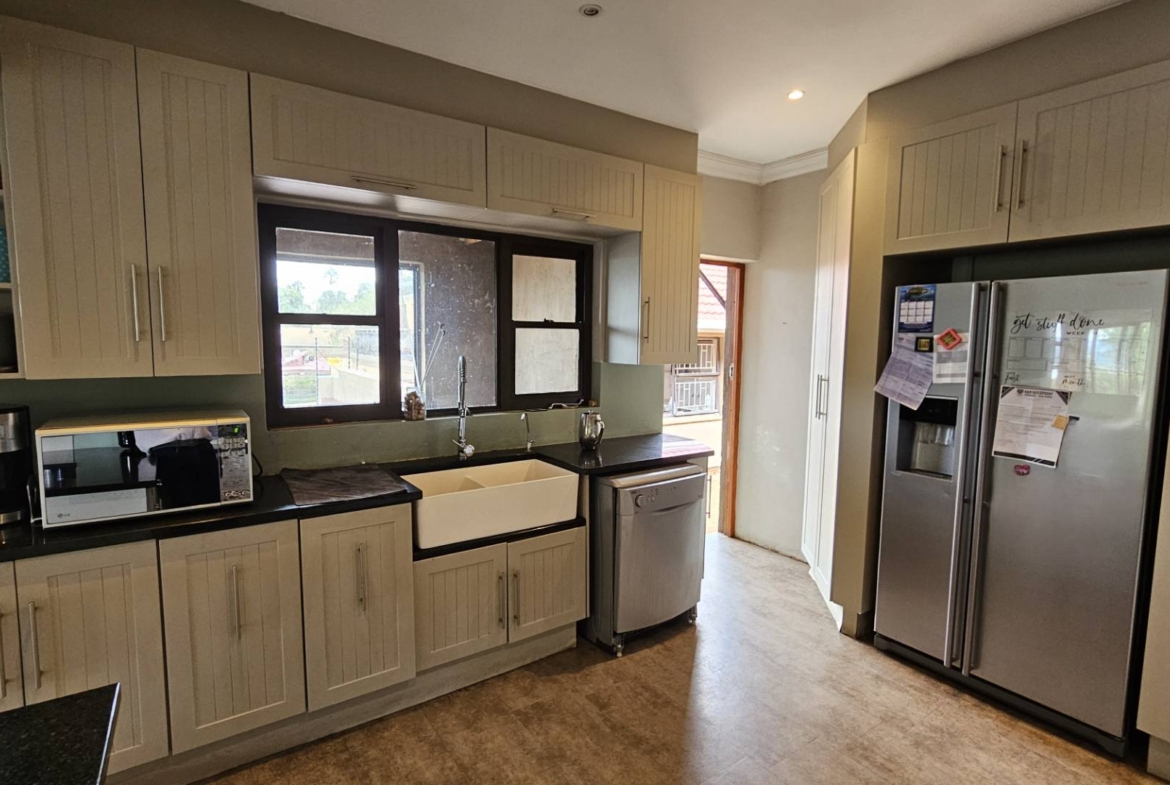 Spacious 5 Bedroom Family Home in Schoemansville Hartbeespoort