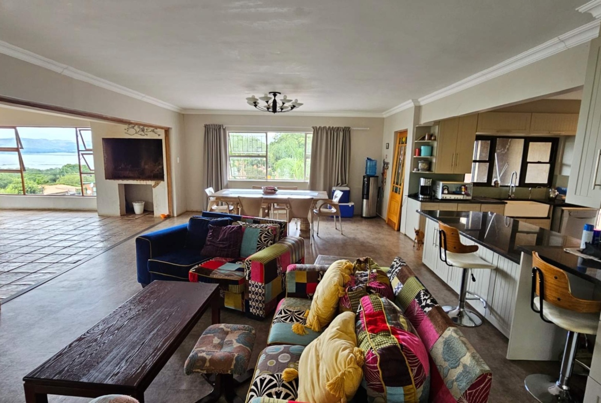 Spacious 5 Bedroom Family Home in Schoemansville Hartbeespoort