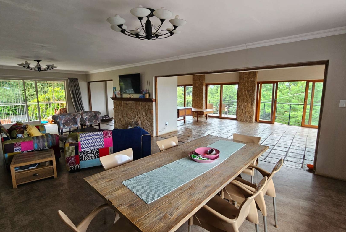 Spacious 5 Bedroom Family Home in Schoemansville Hartbeespoort