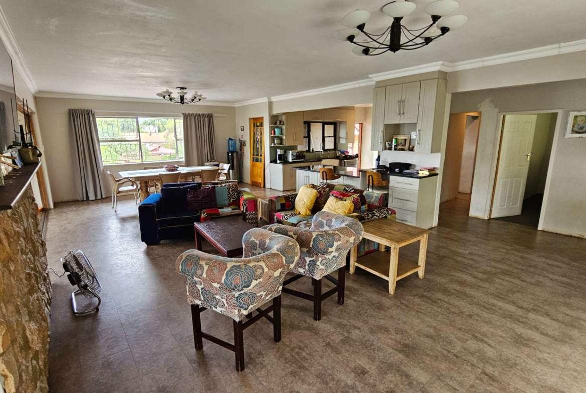 Spacious 5 Bedroom Family Home in Schoemansville Hartbeespoort