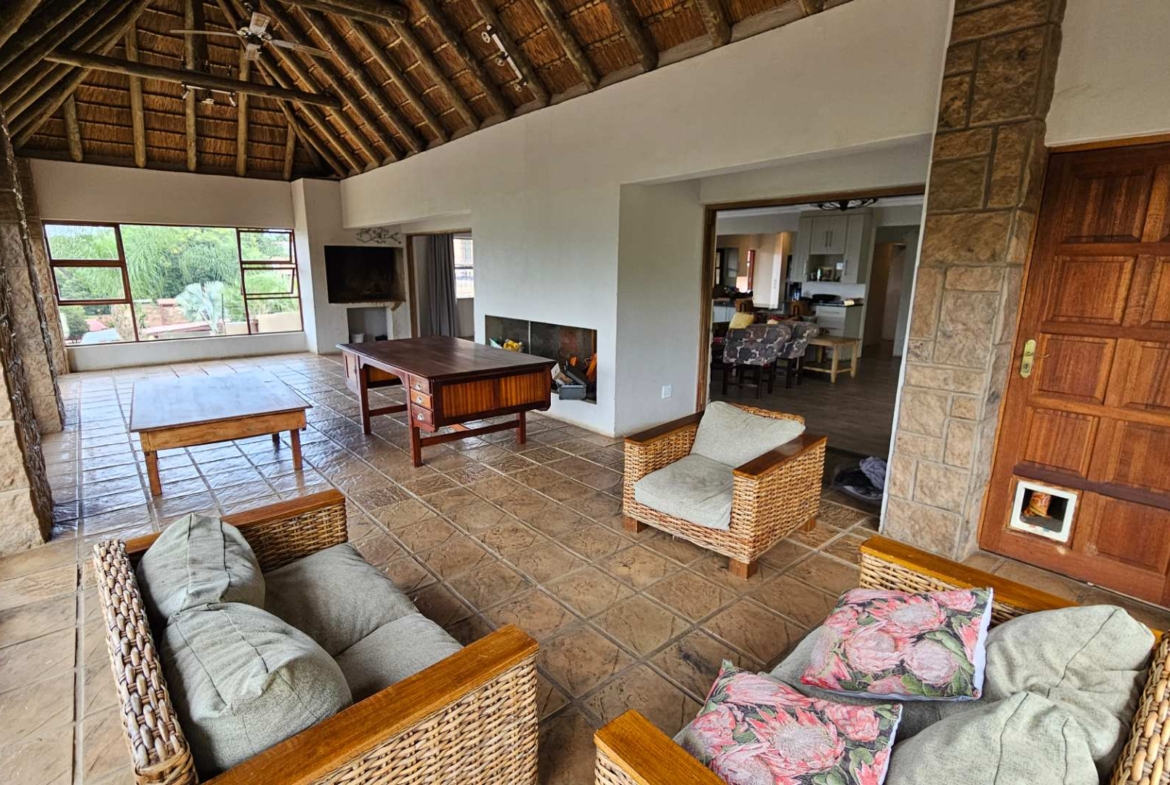 Spacious 5 Bedroom Family Home in Schoemansville Hartbeespoort