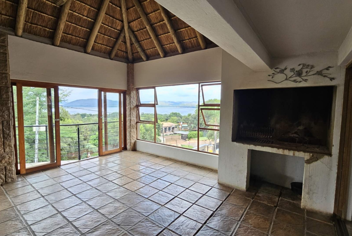 Spacious 5 Bedroom Family Home in Schoemansville Hartbeespoort