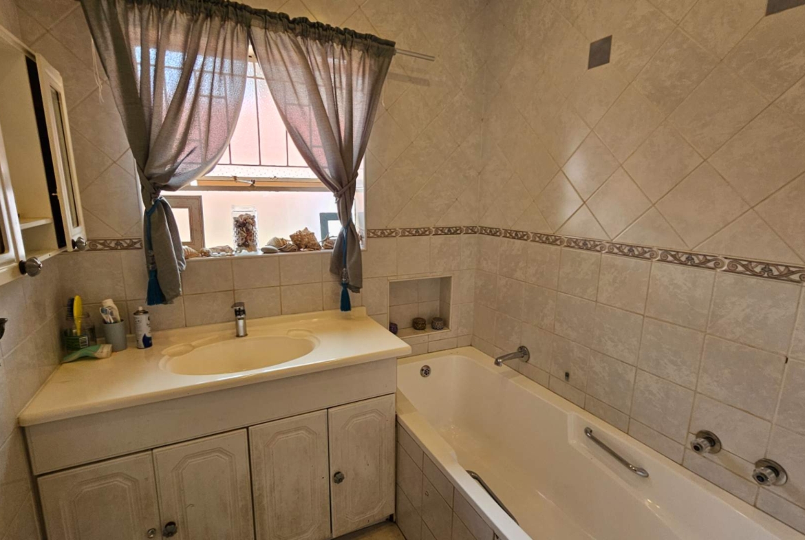 Spacious 5 Bedroom Family Home in Schoemansville Hartbeespoort