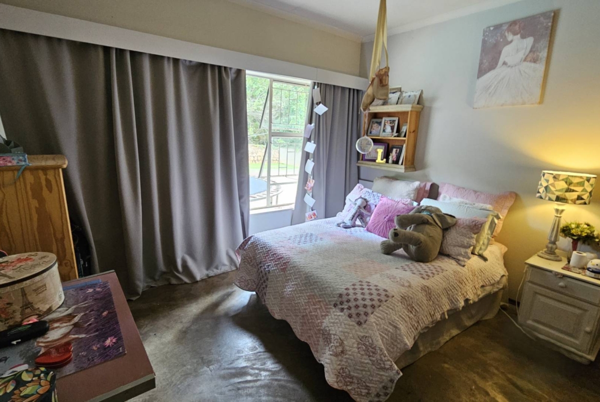 Spacious 5 Bedroom Family Home in Schoemansville Hartbeespoort