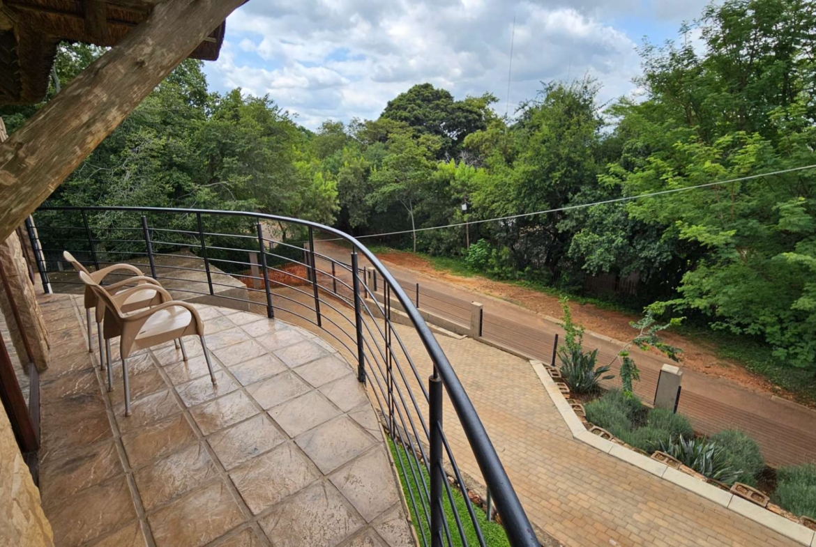 Spacious 5 Bedroom Family Home in Schoemansville Hartbeespoort
