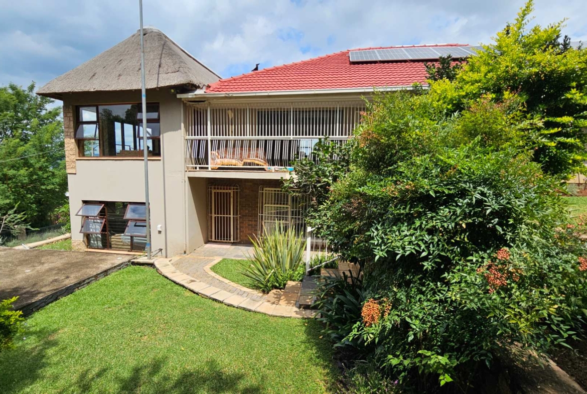 Spacious 5 Bedroom Family Home in Schoemansville Hartbeespoort