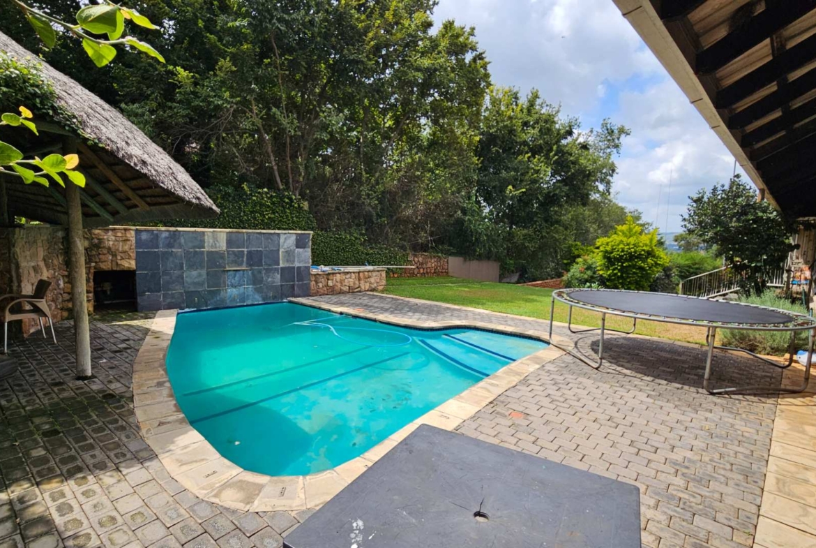 Spacious 5 Bedroom Family Home in Schoemansville Hartbeespoort