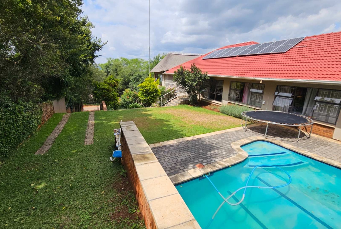 Spacious 5 Bedroom Family Home in Schoemansville Hartbeespoort