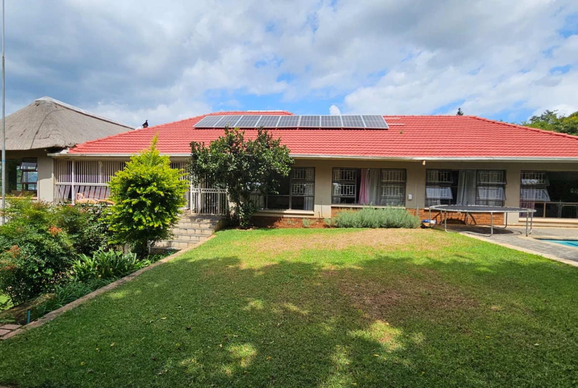 Spacious 5 Bedroom Family Home in Schoemansville Hartbeespoort