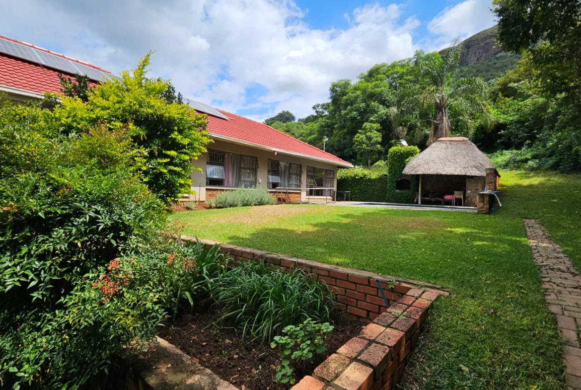 Spacious 5 Bedroom Family Home in Schoemansville Hartbeespoort