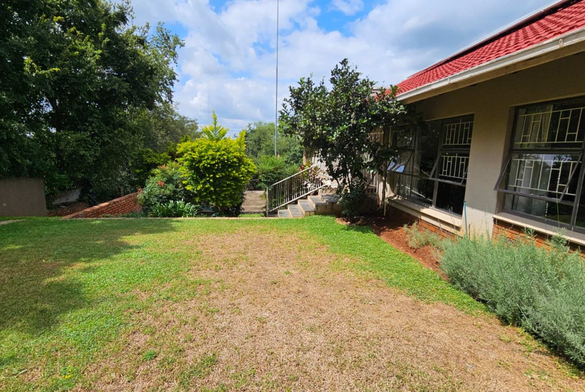 Spacious 5 Bedroom Family Home in Schoemansville Hartbeespoort