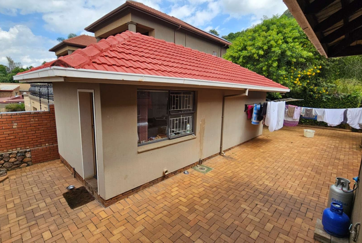 Spacious 5 Bedroom Family Home in Schoemansville Hartbeespoort