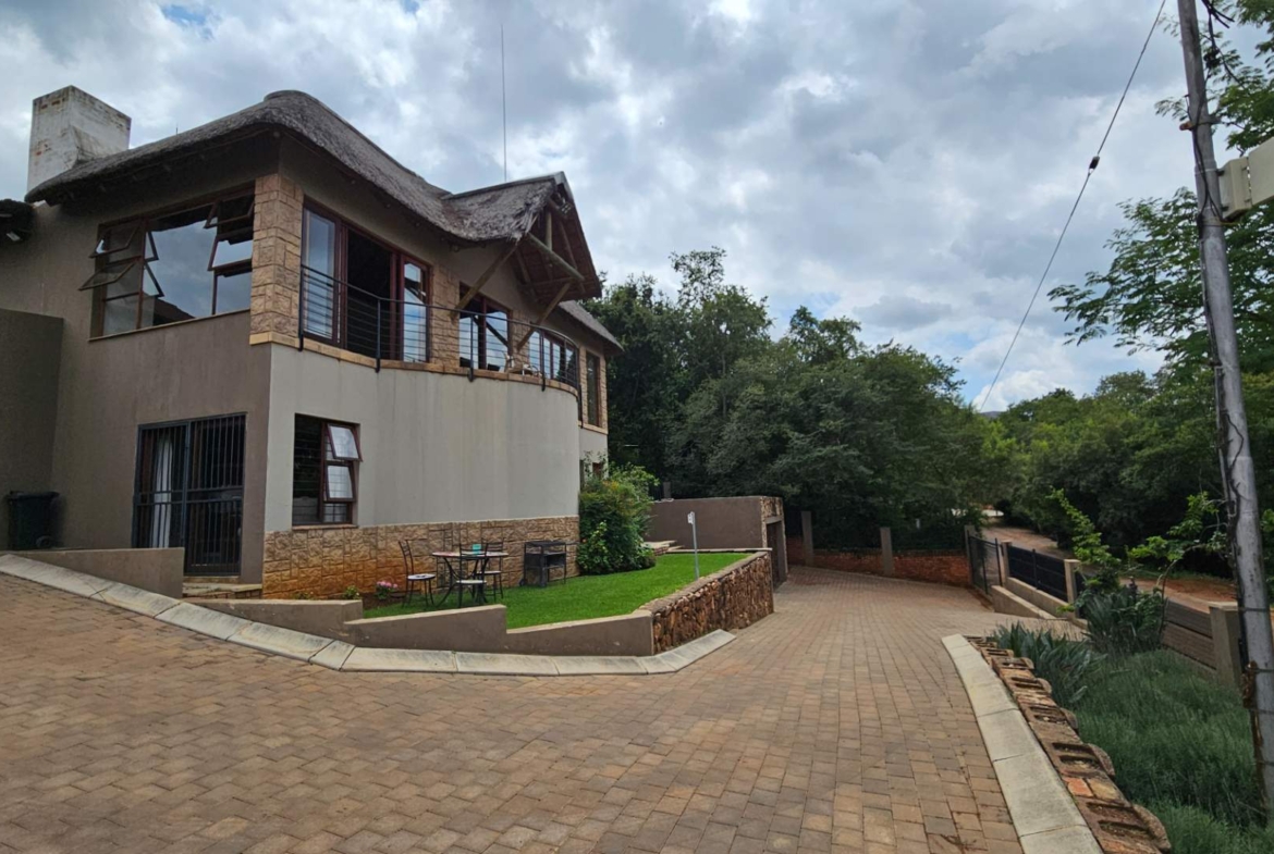 Spacious 5 Bedroom Family Home in Schoemansville Hartbeespoort