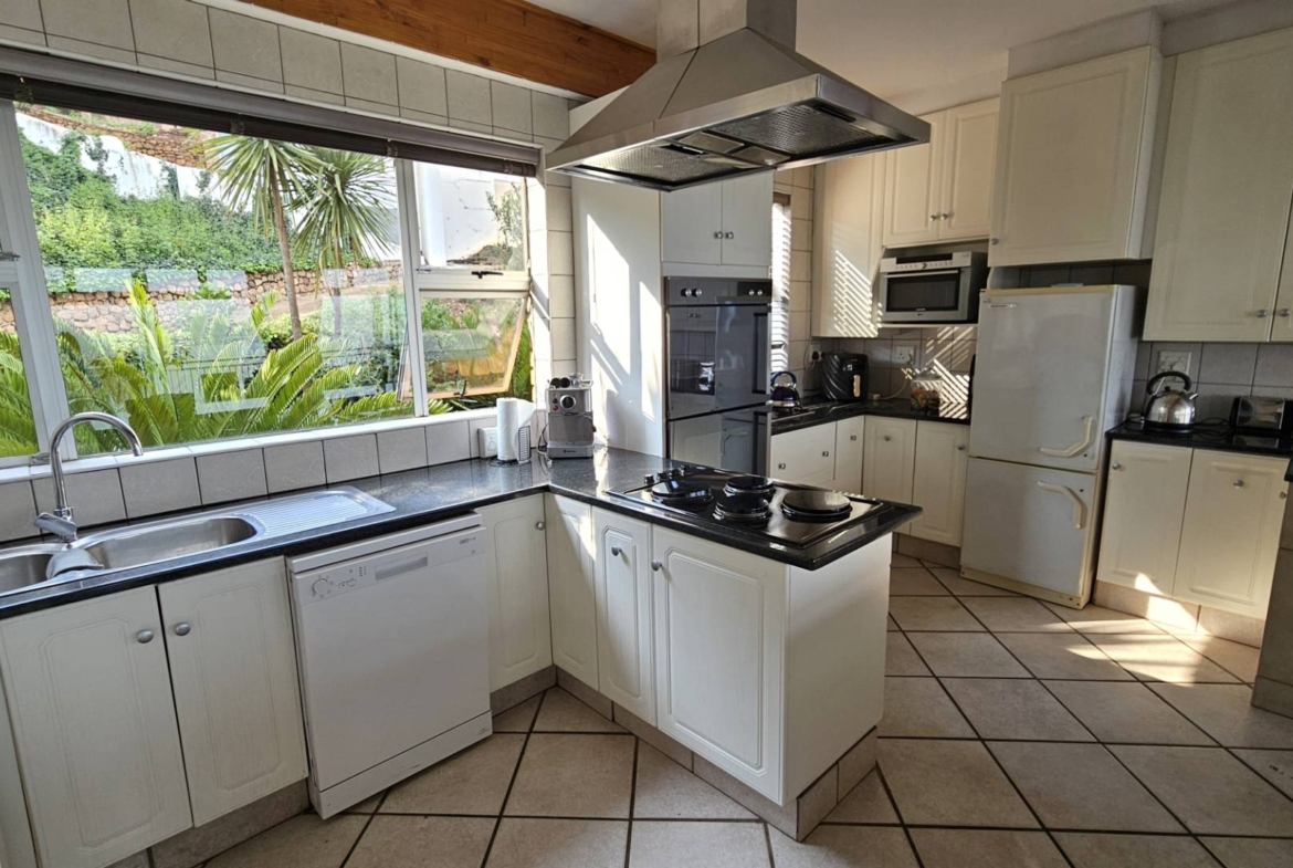Executive 3 Bedroom Multi Level House in Kosmos