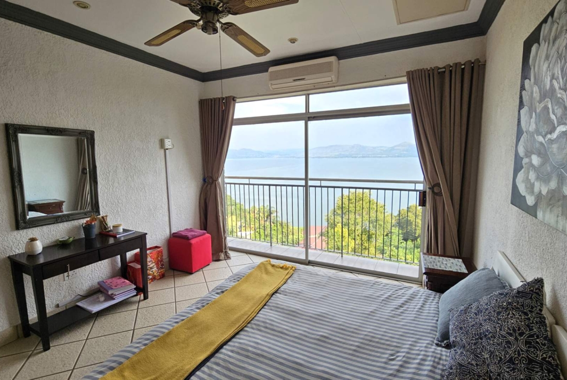 Executive 3 Bedroom Multi Level House in Kosmos