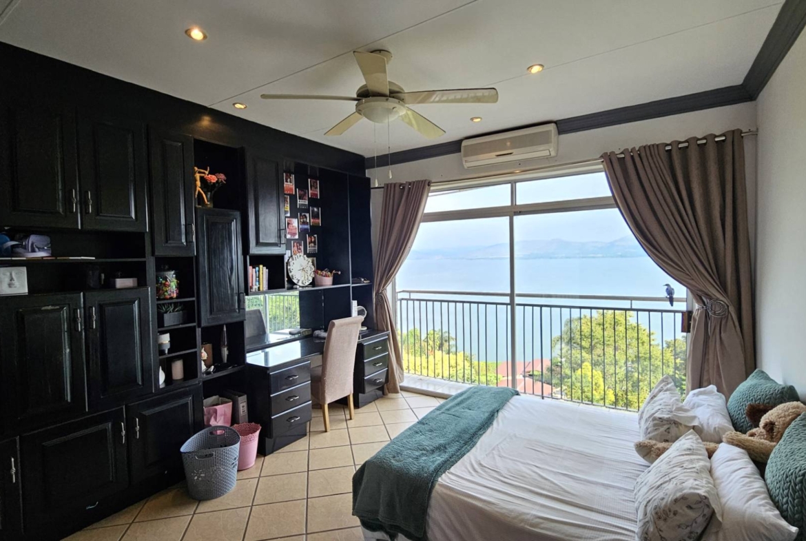 Executive 3 Bedroom Multi Level House in Kosmos