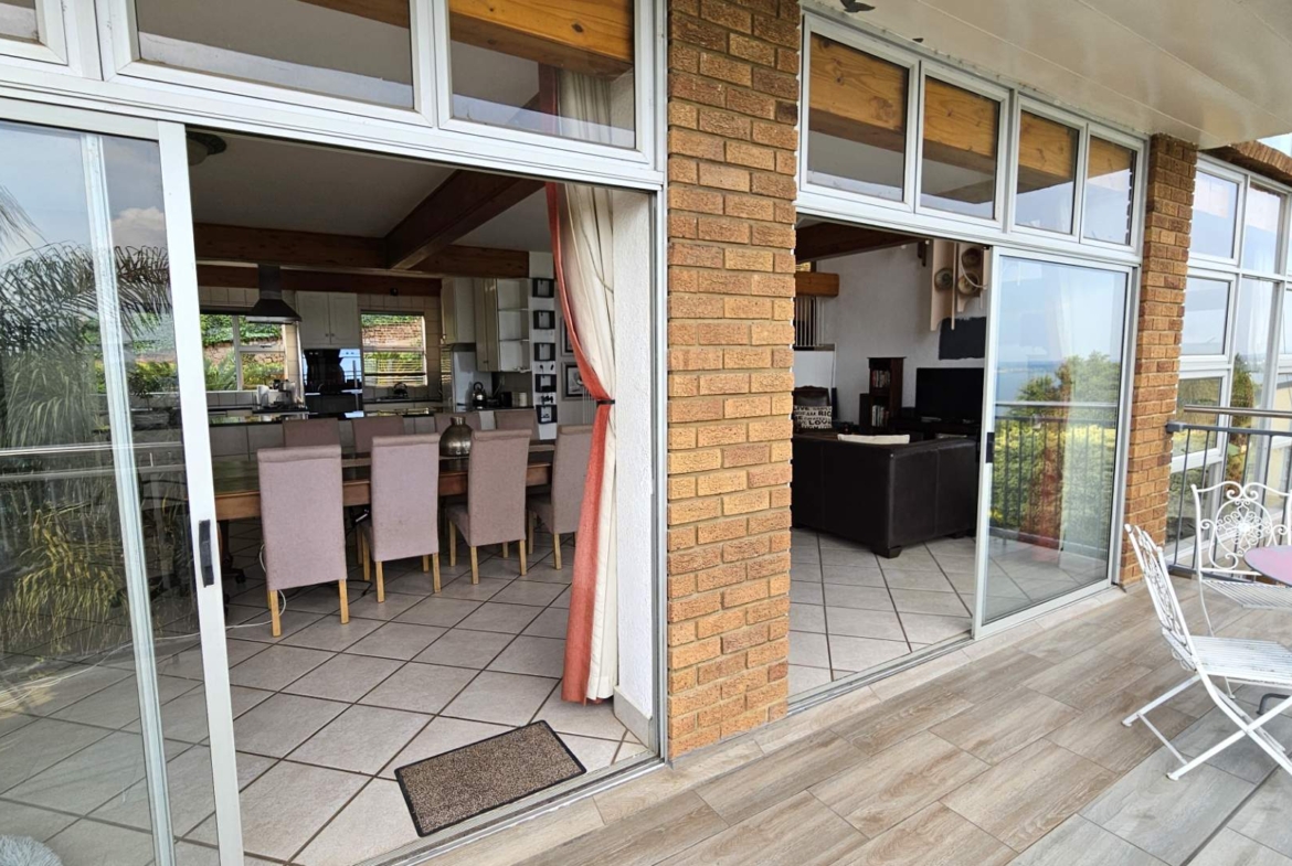 Executive 3 Bedroom Multi Level House in Kosmos