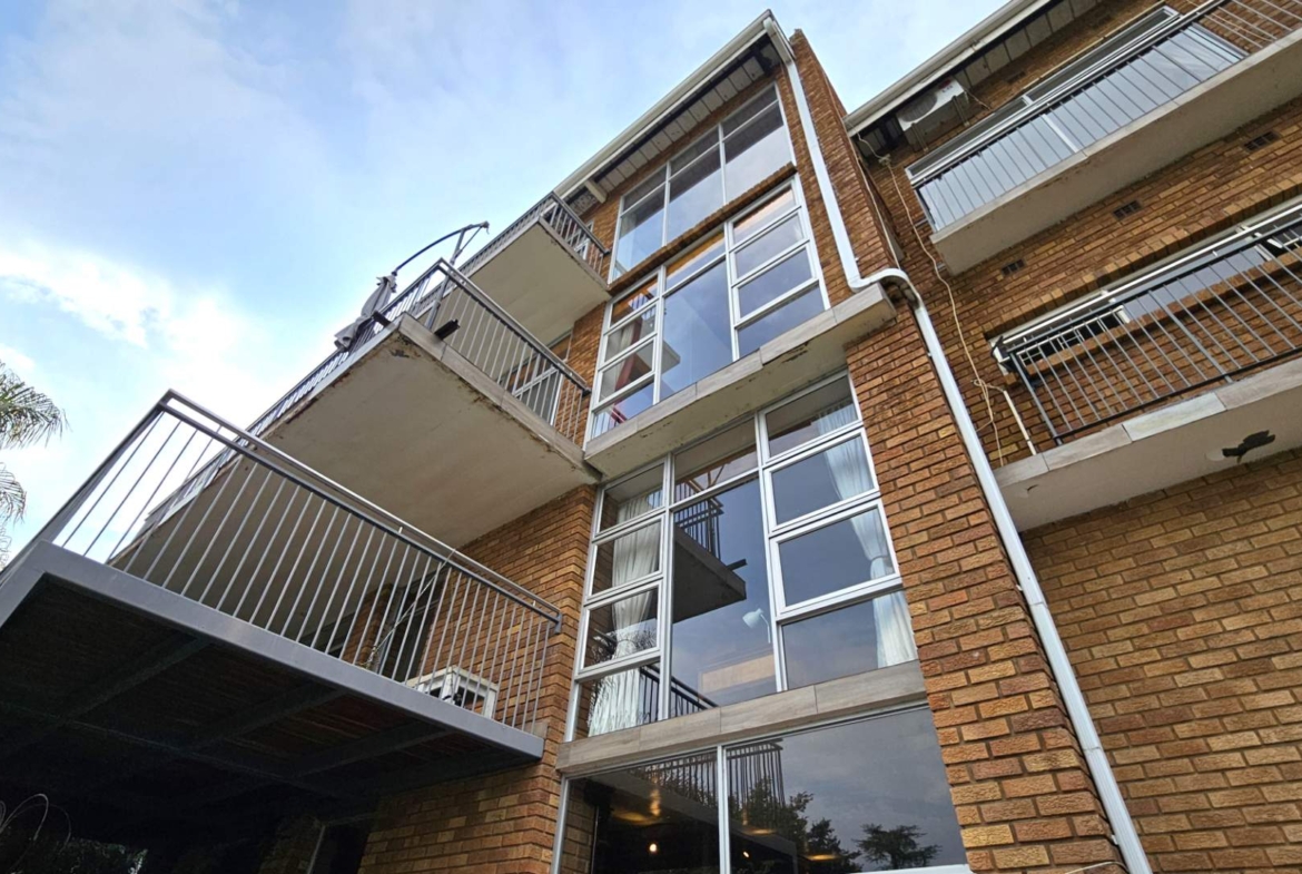 Executive 3 Bedroom Multi Level House in Kosmos