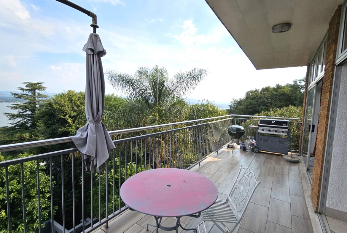 Executive 3 Bedroom Multi Level House in Kosmos