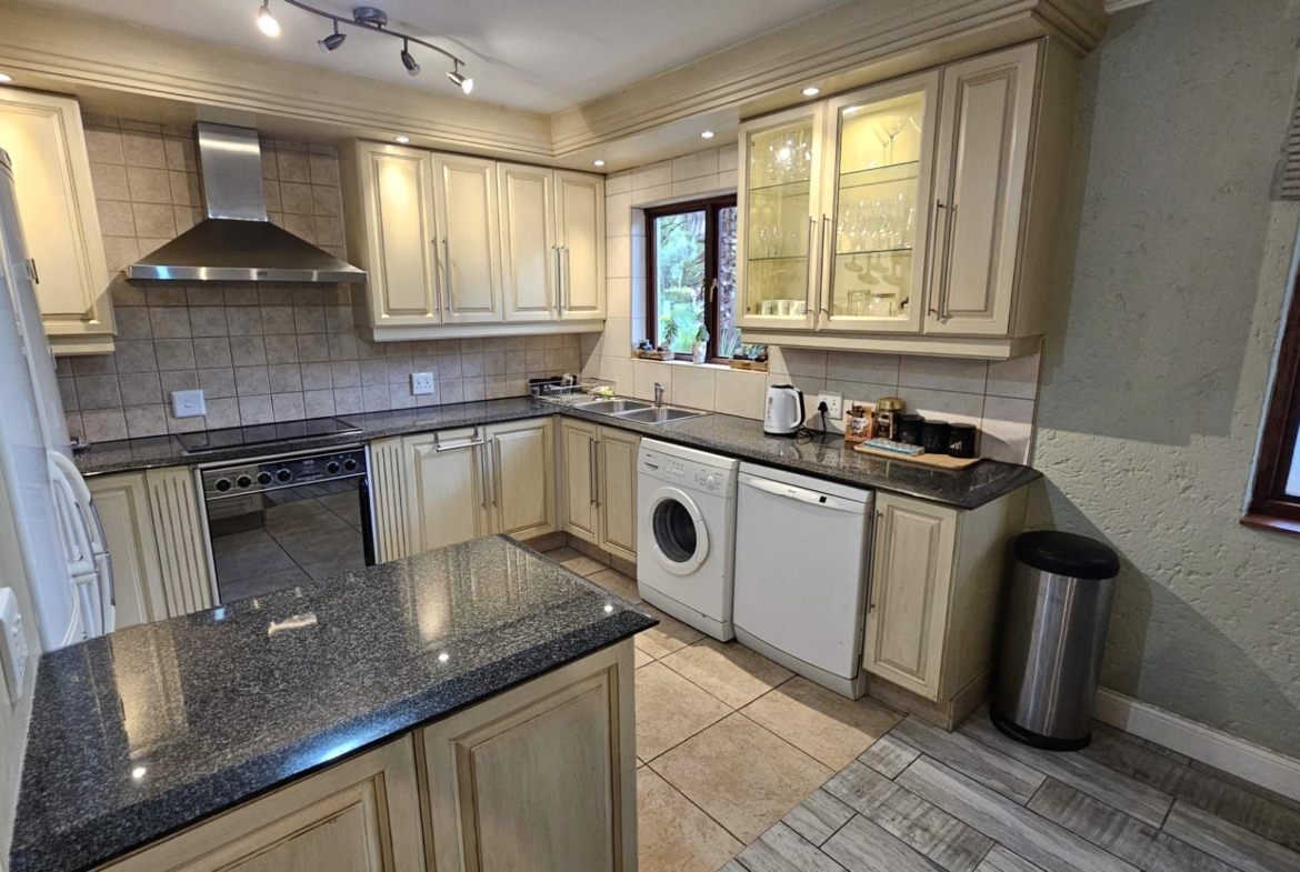 3 Bedroom Island Style Townhouse Ile Du Lac Hartbeespoort