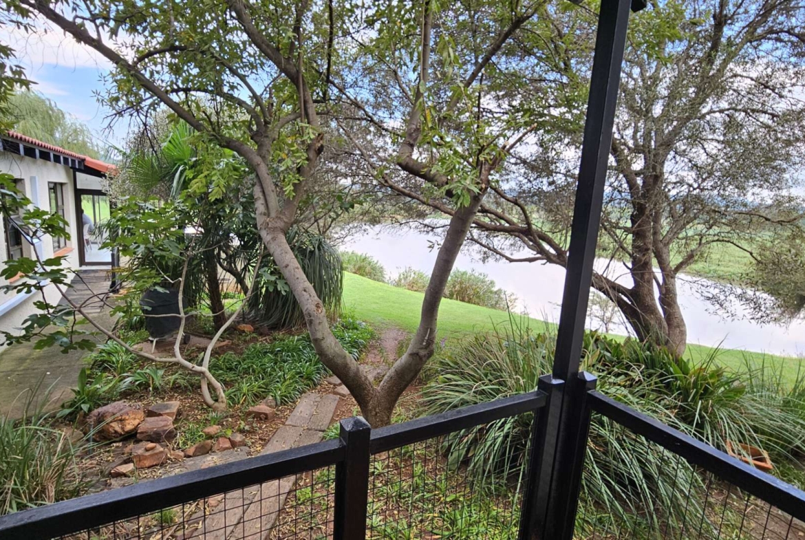 3 Bedroom Island Style Townhouse Ile Du Lac Hartbeespoort