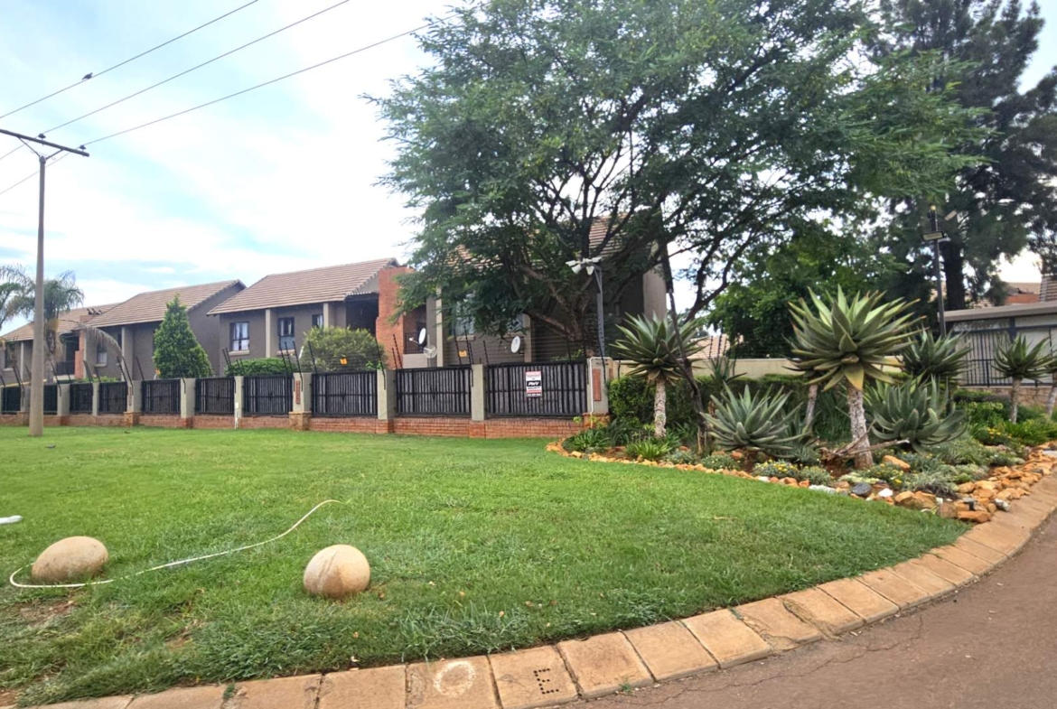 2 Bedroom Apartment In Symphony Park Hartbeespoort