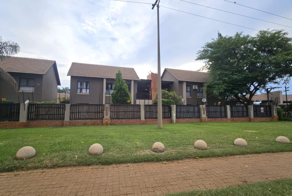 2 Bedroom Apartment In Symphony Park Hartbeespoort