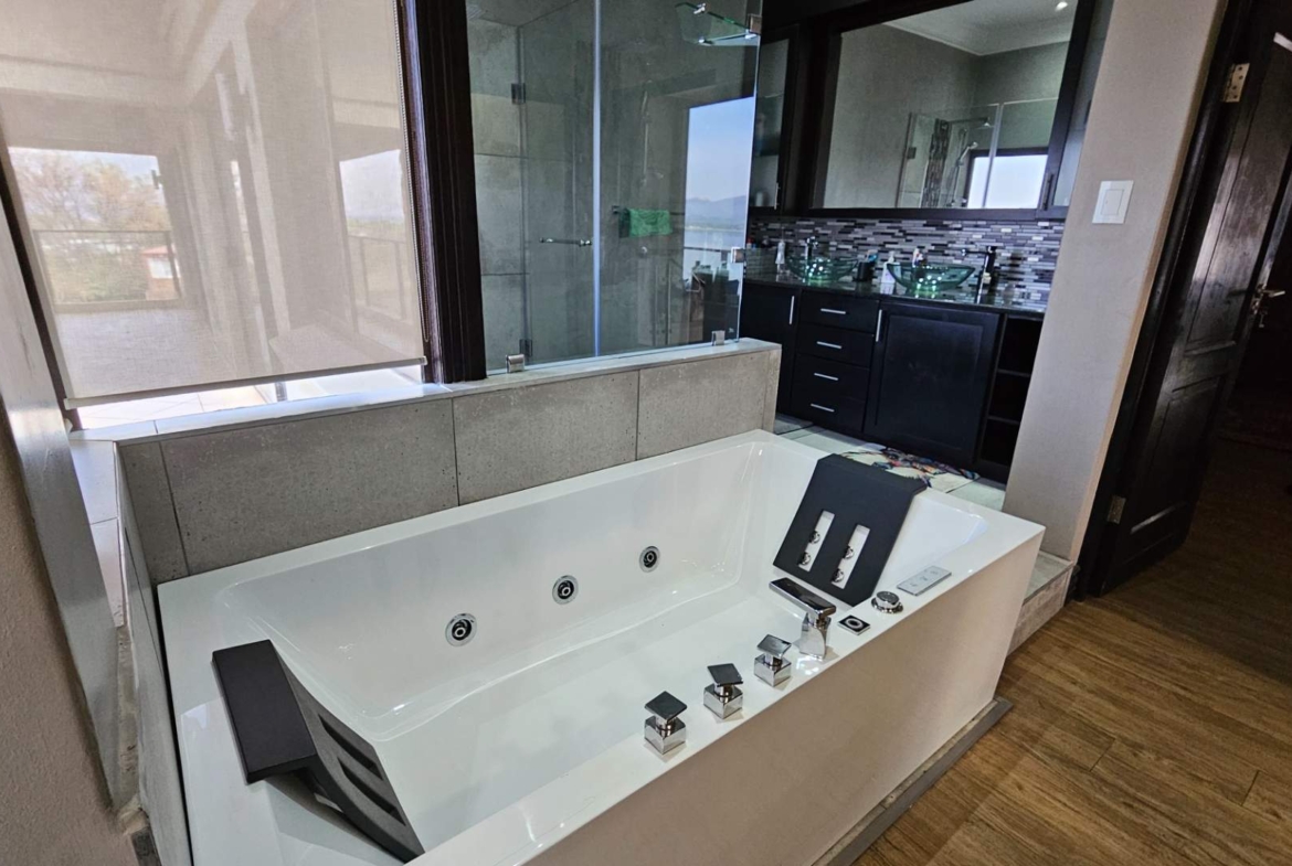 4 Bedroom Executive Family Home in Birdwood Estate