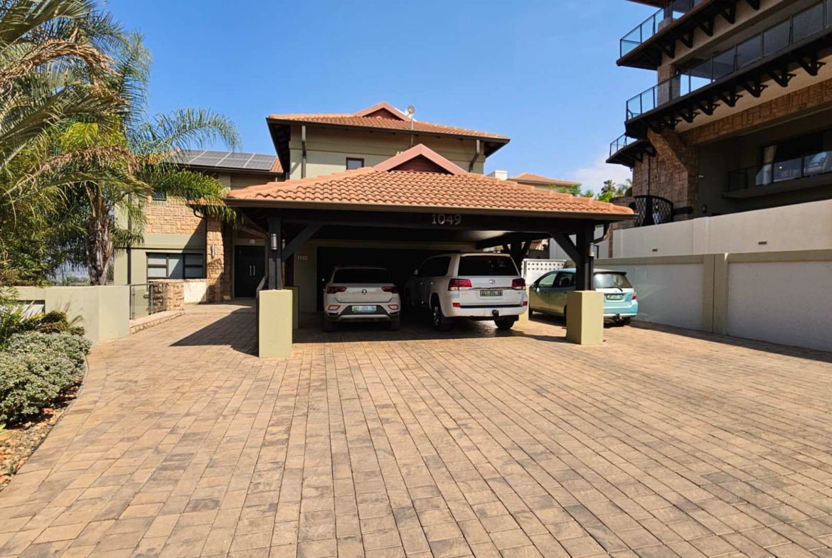 4 Bedroom Executive Family Home in Birdwood Estate