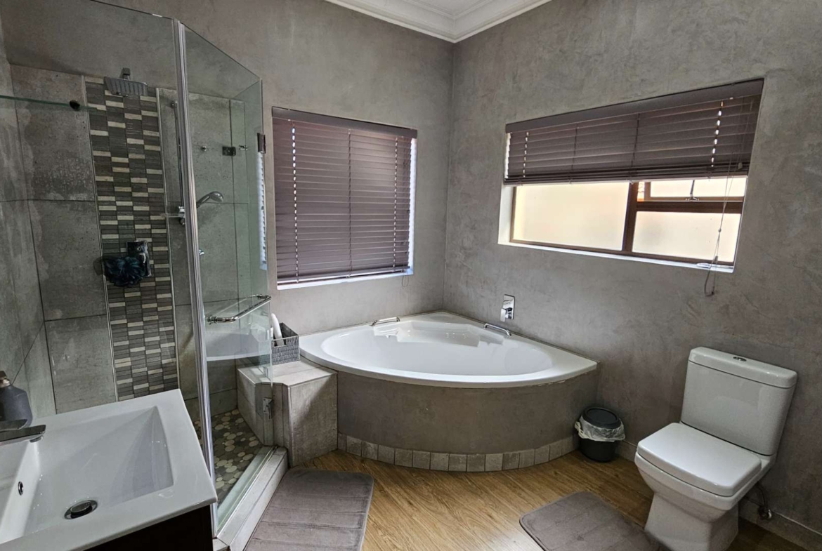 4 Bedroom Executive Family Home in Birdwood Estate