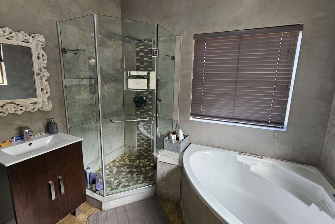 4 Bedroom Executive Family Home in Birdwood Estate