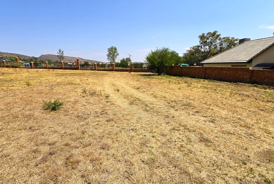 1023sqm Vacant Stand in Popular Landsmeer Equestrian Estate Hartbeespoort