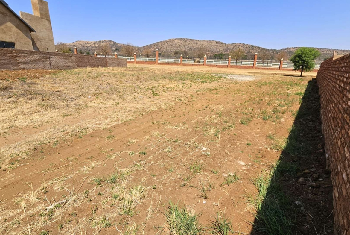 SOLE MANDATE Vacant Stand With Approved House Plans in Landsmeer Equestrian Estate