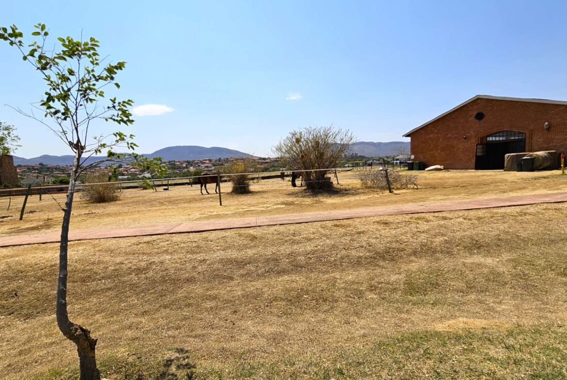 SOLE MANDATE Vacant Stand With Approved House Plans in Landsmeer Equestrian Estate